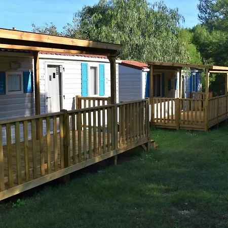 مكان تخييم Happy Camp Mobile Homes In Centro Turistico San Nicola *